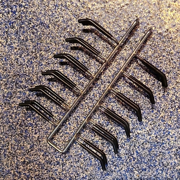 Vintage Metal Tie Rack - Picture 1 of 5